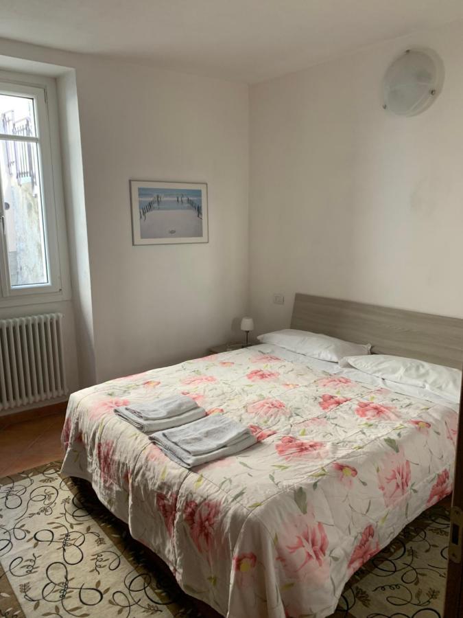 Al Castello Lägenhet Dervio Exteriör bild