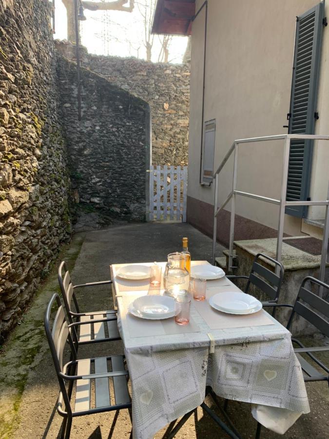 Al Castello Lägenhet Dervio Exteriör bild